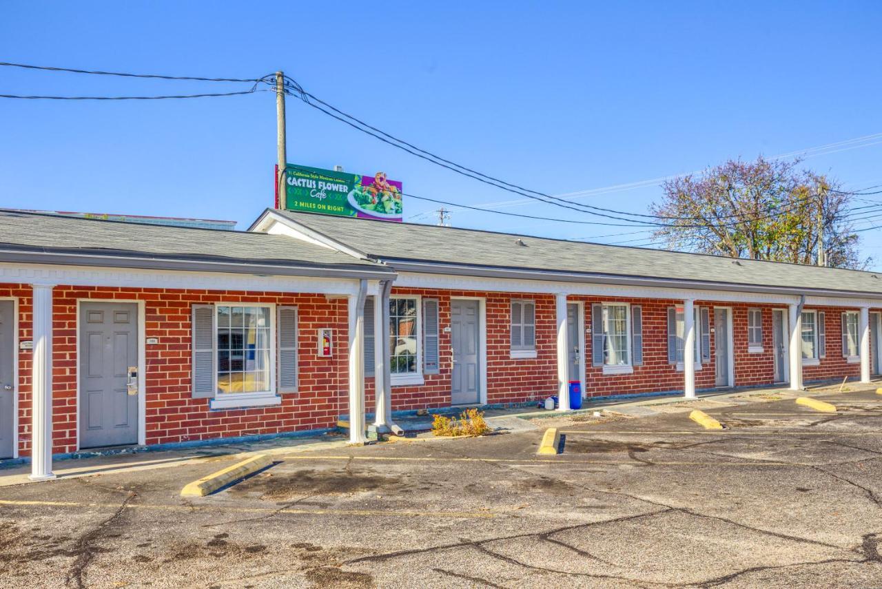 Adams Motel